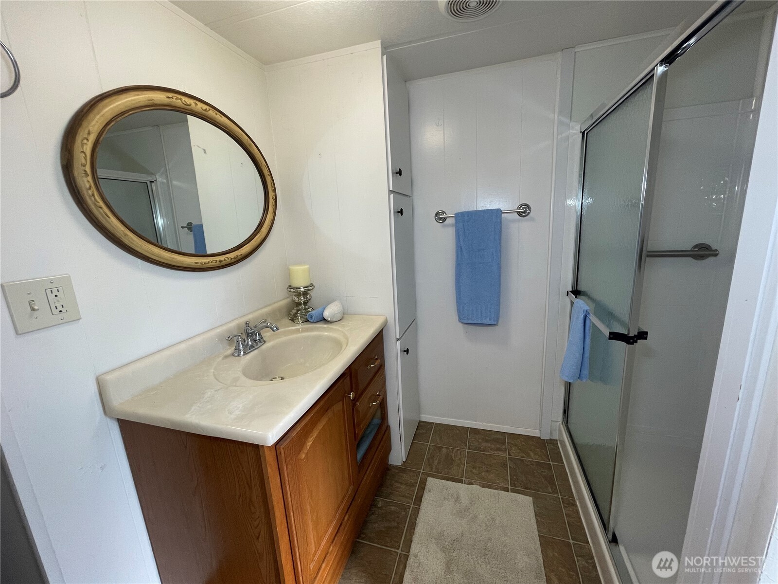 600 Ne Lincoln Drive 8 Property Photo 12
