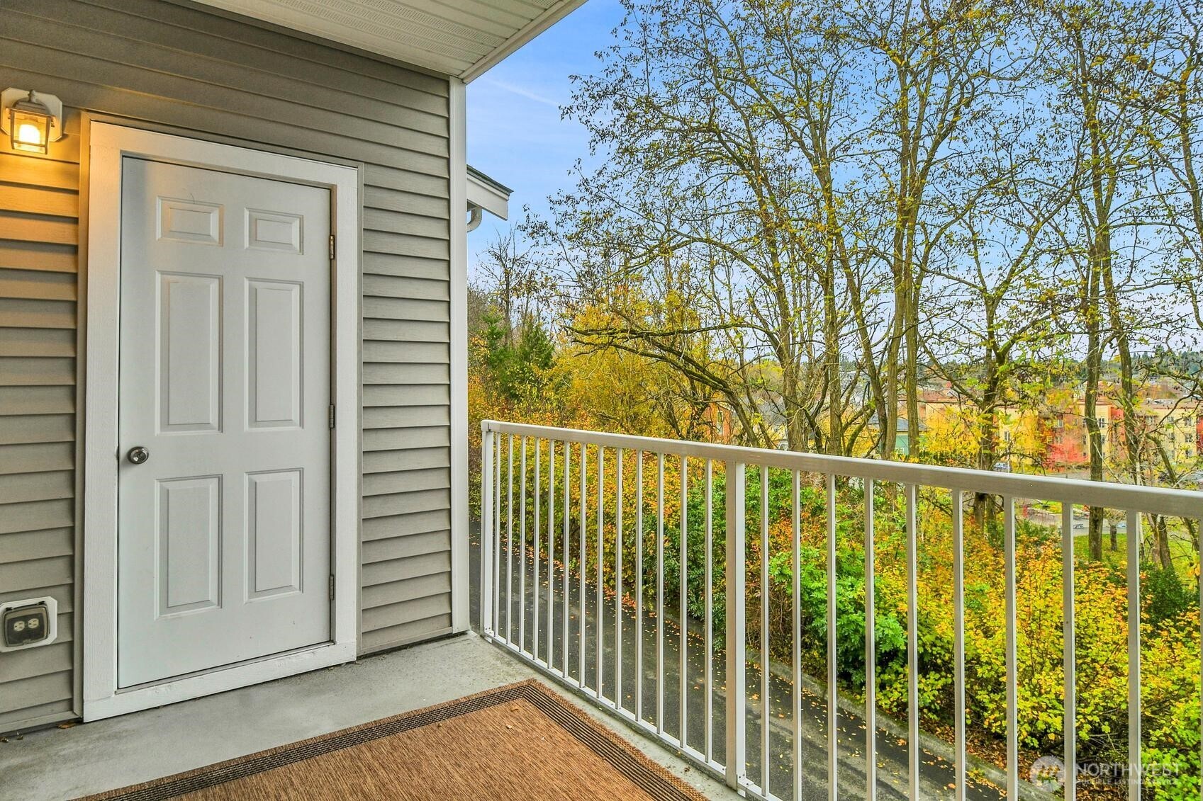 7020 Holly Park Drive W2 Property Photo 12