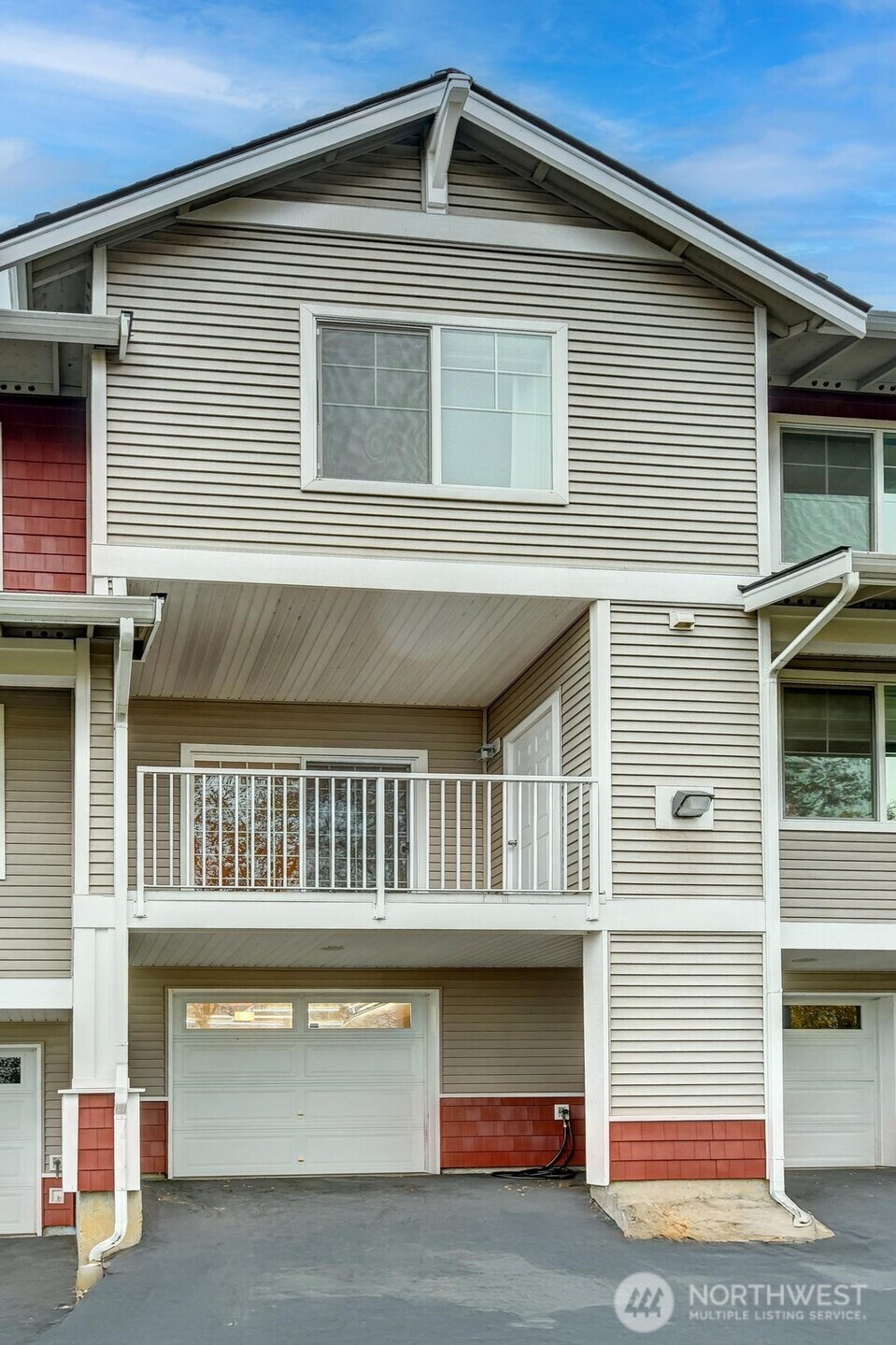 7020 Holly Park Drive W2 Property Photo 14
