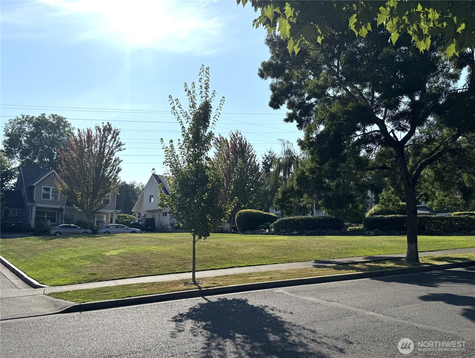 7020 Holly Park Drive W2 Property Photo 15