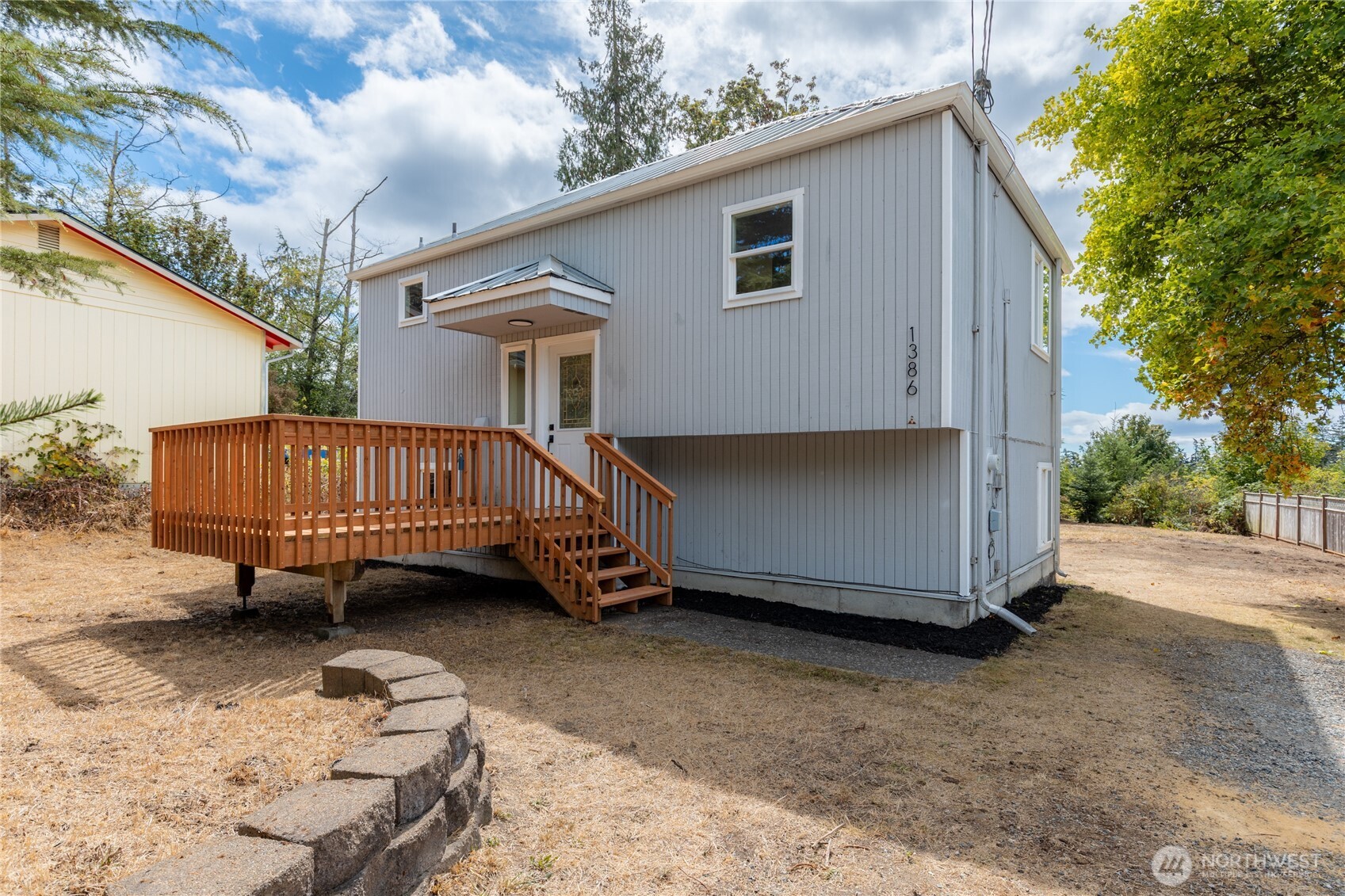 1386 Admirals Drive Property Photo 3