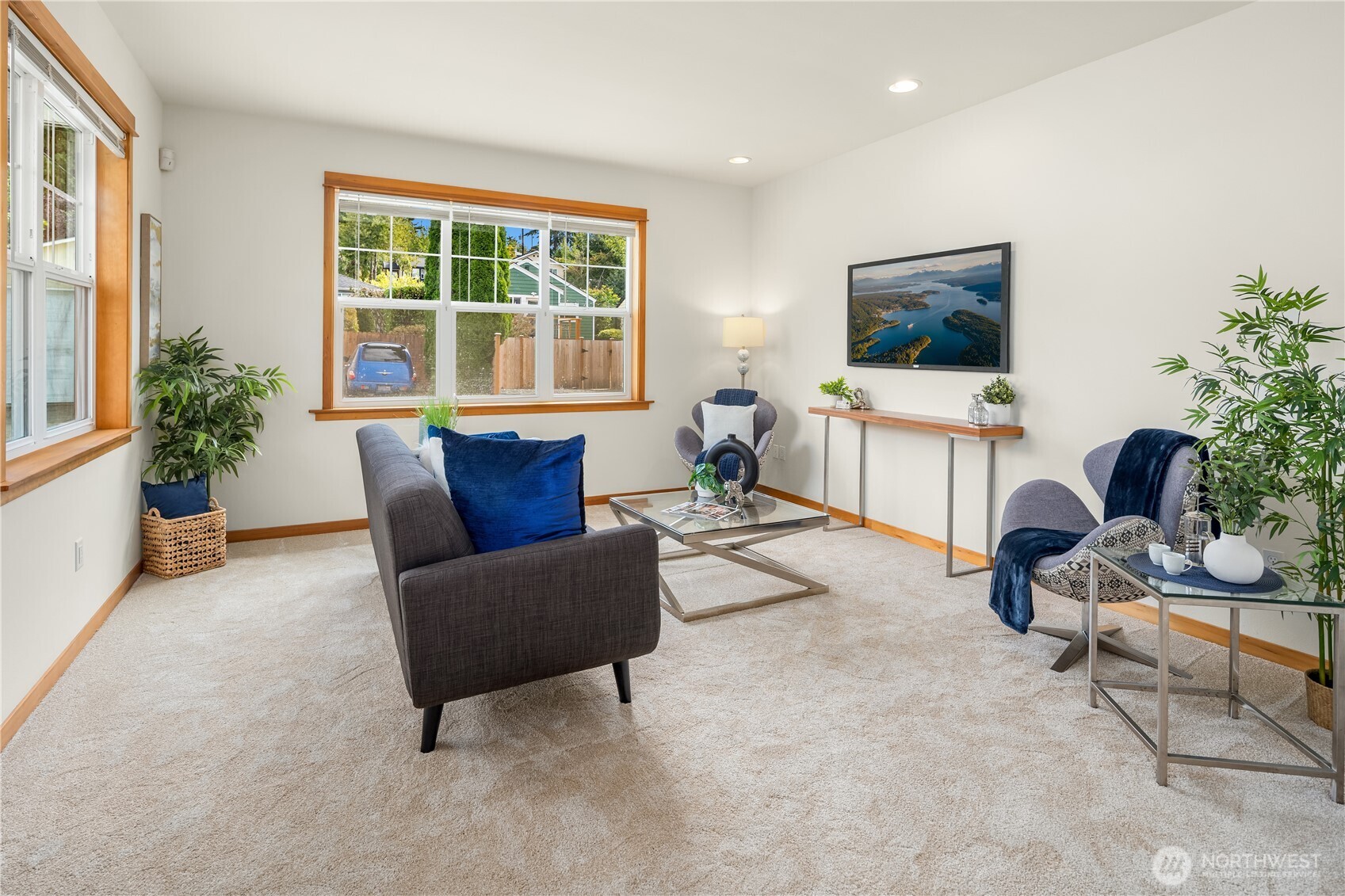 5614 Fauntleroy Way Property Photo 3