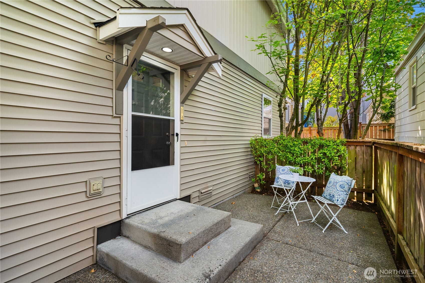 5614 Fauntleroy Way Property Photo 16