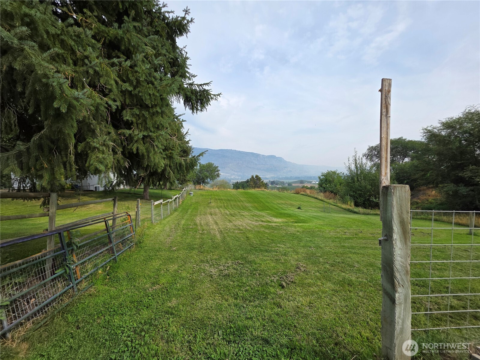 81 B Golden Road Property Photo 5