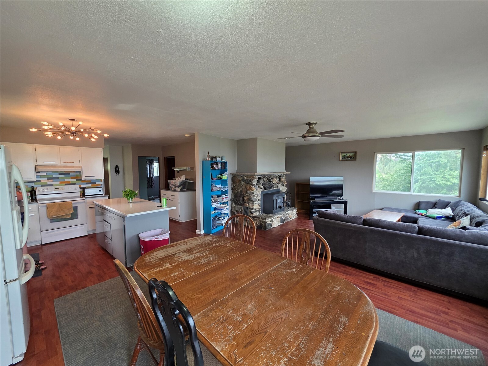 81 B Golden Road Property Photo 9