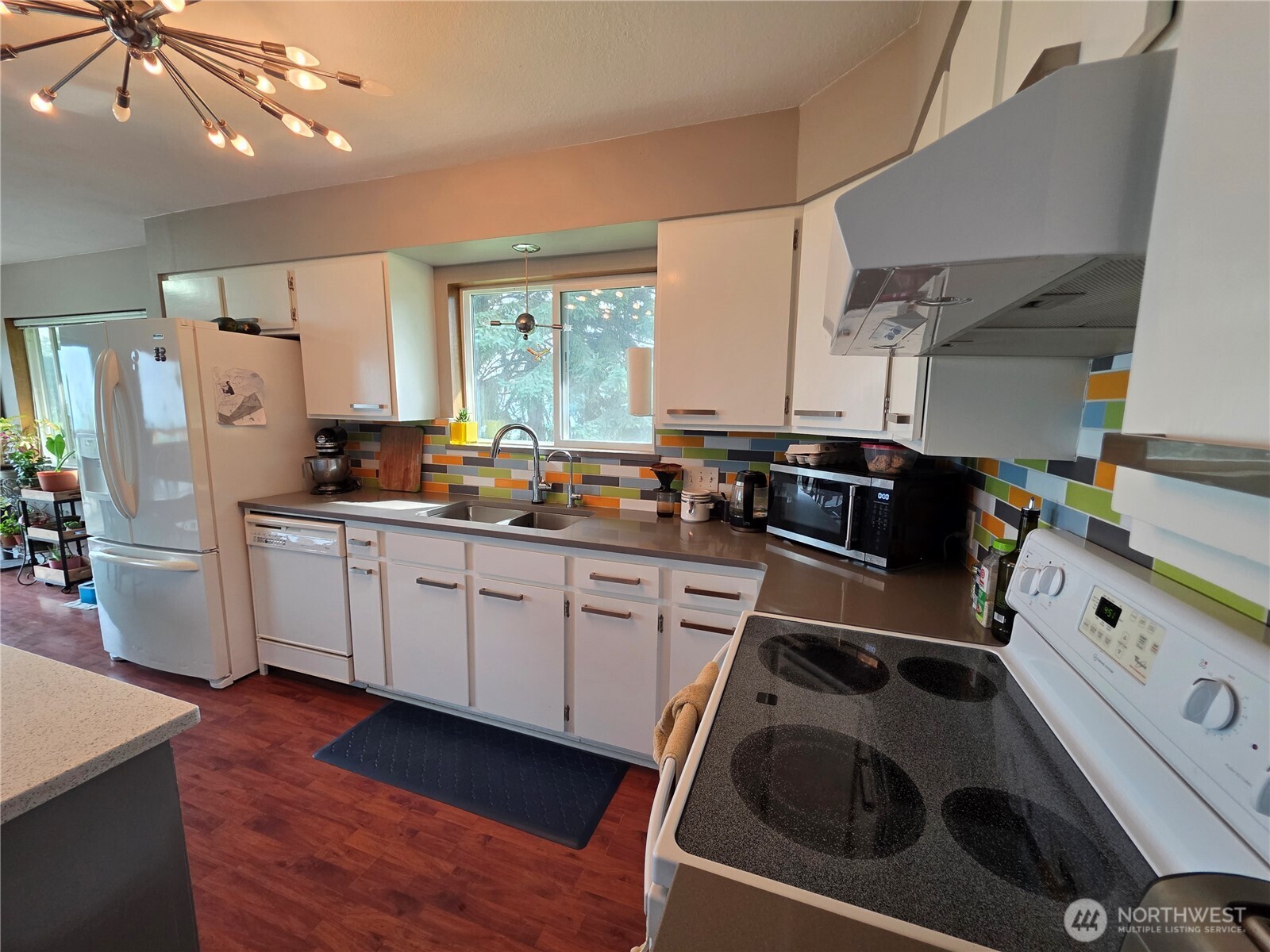 81 B Golden Road Property Photo 18