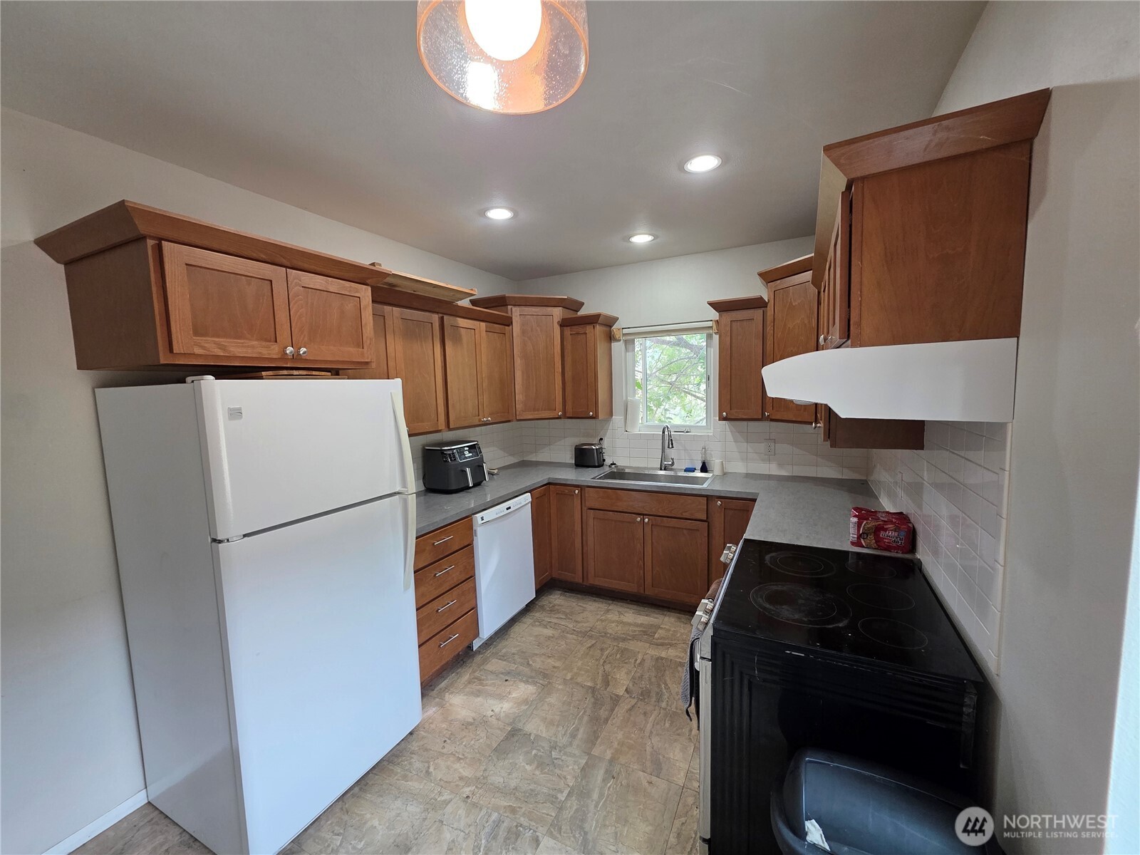 81 B Golden Road Property Photo 33