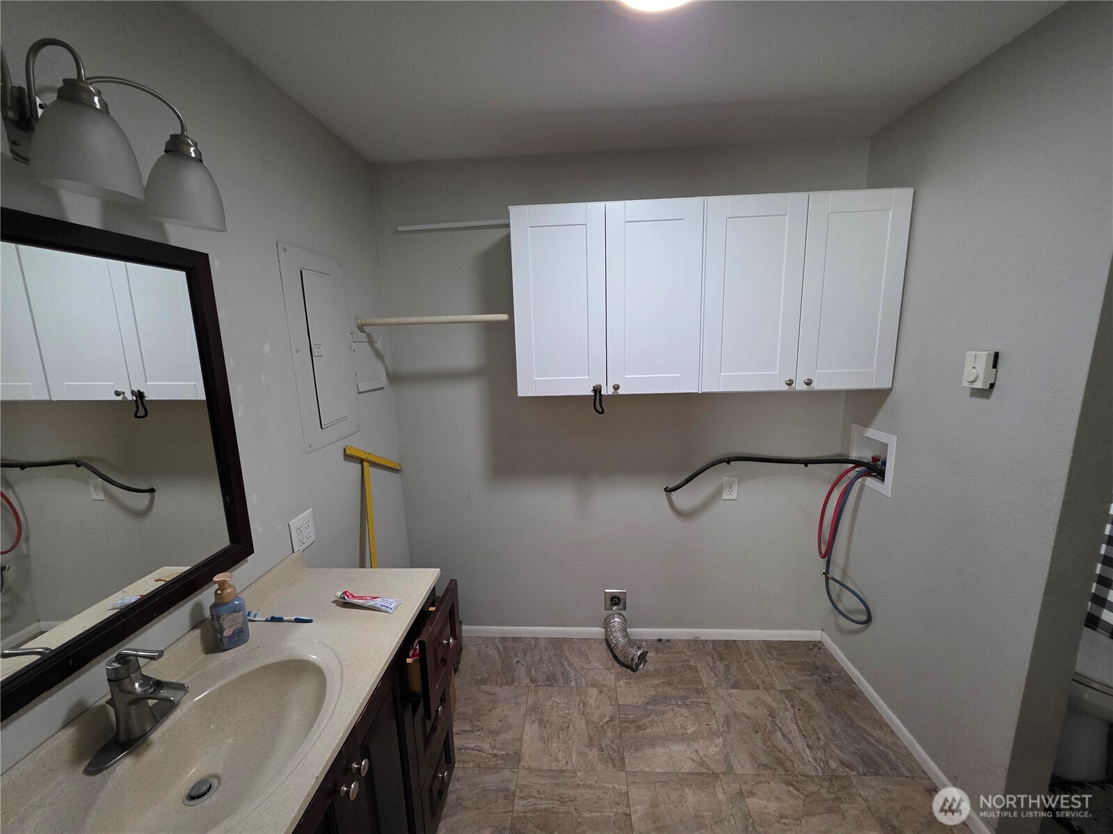 81 B Golden Road Property Photo 36