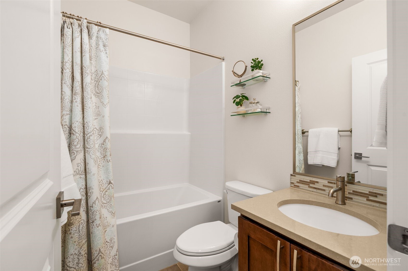 954 6th Avenue Property Photo 16