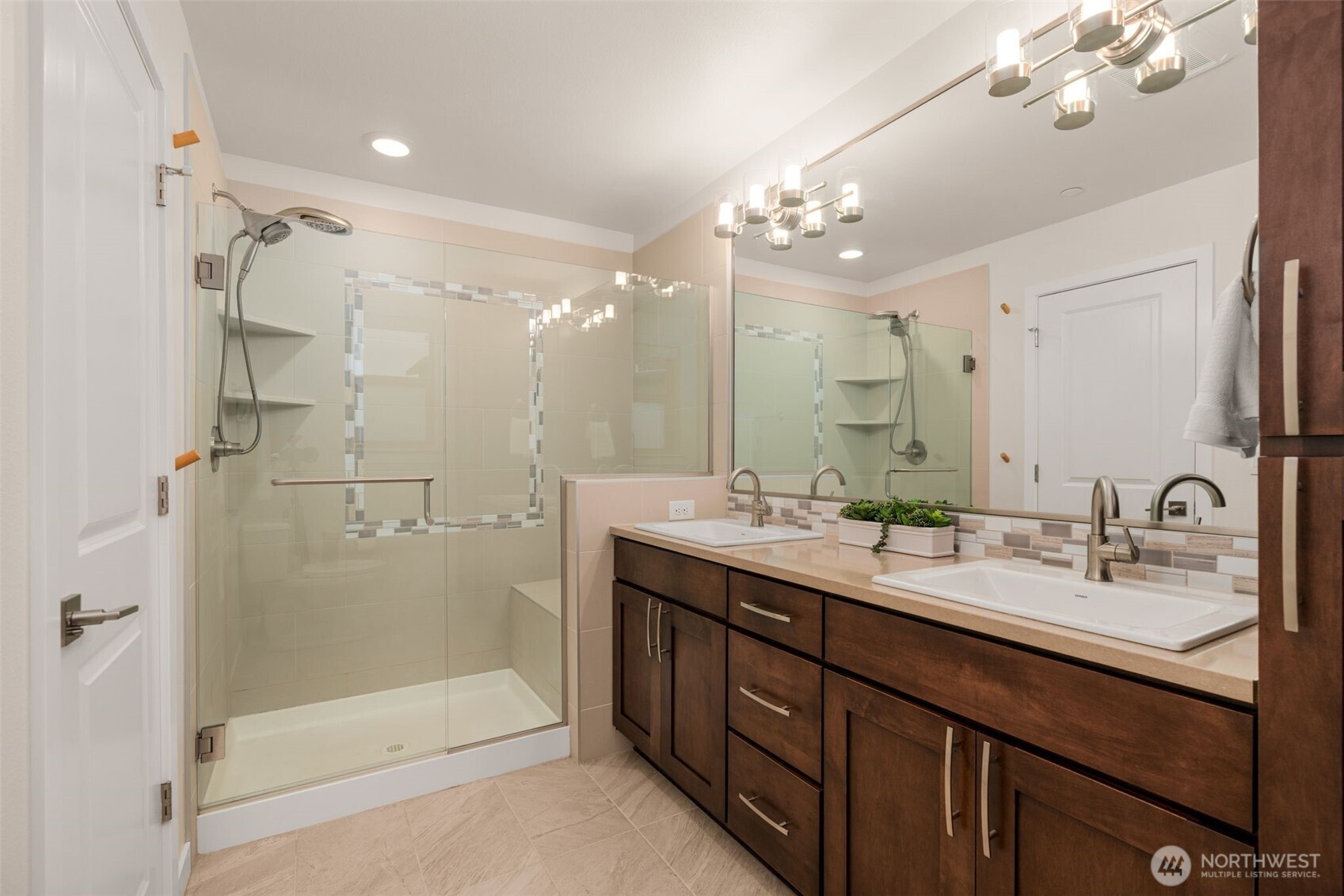 954 6th Avenue Property Photo 18