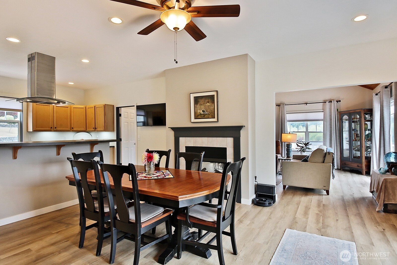 5655 Pauleina Court Property Photo 4