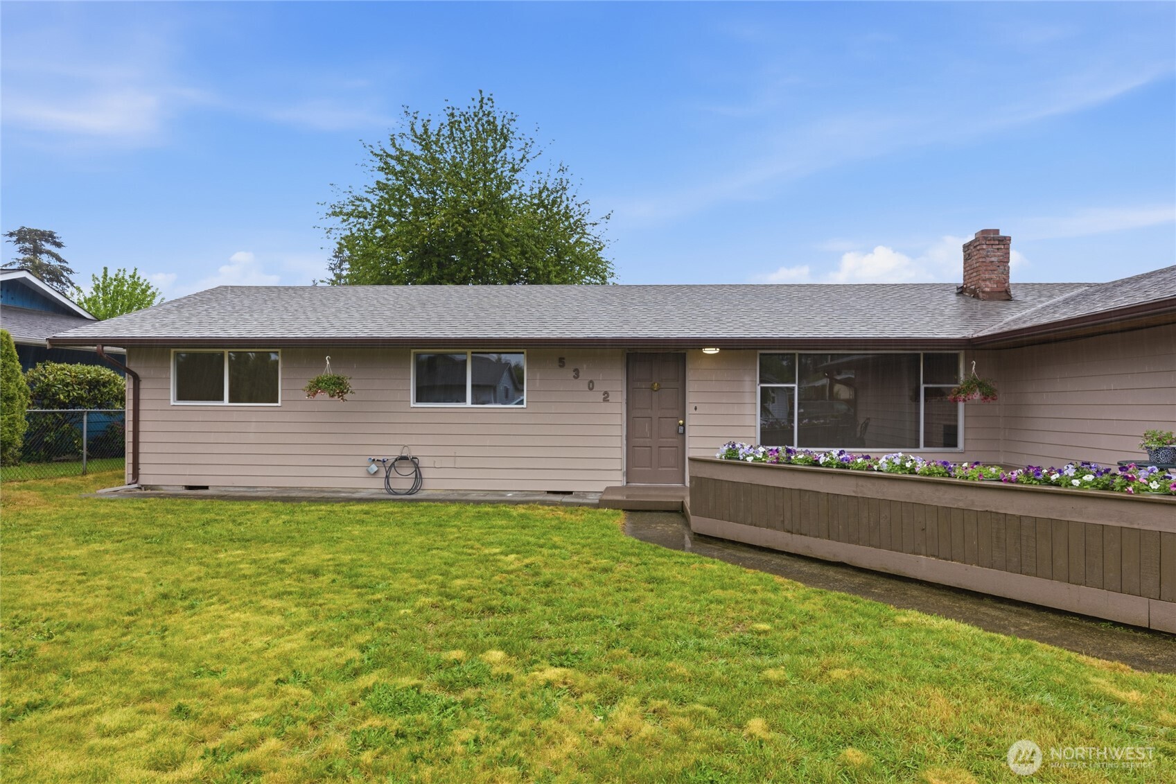 5302 93rd Place Property Photo 3