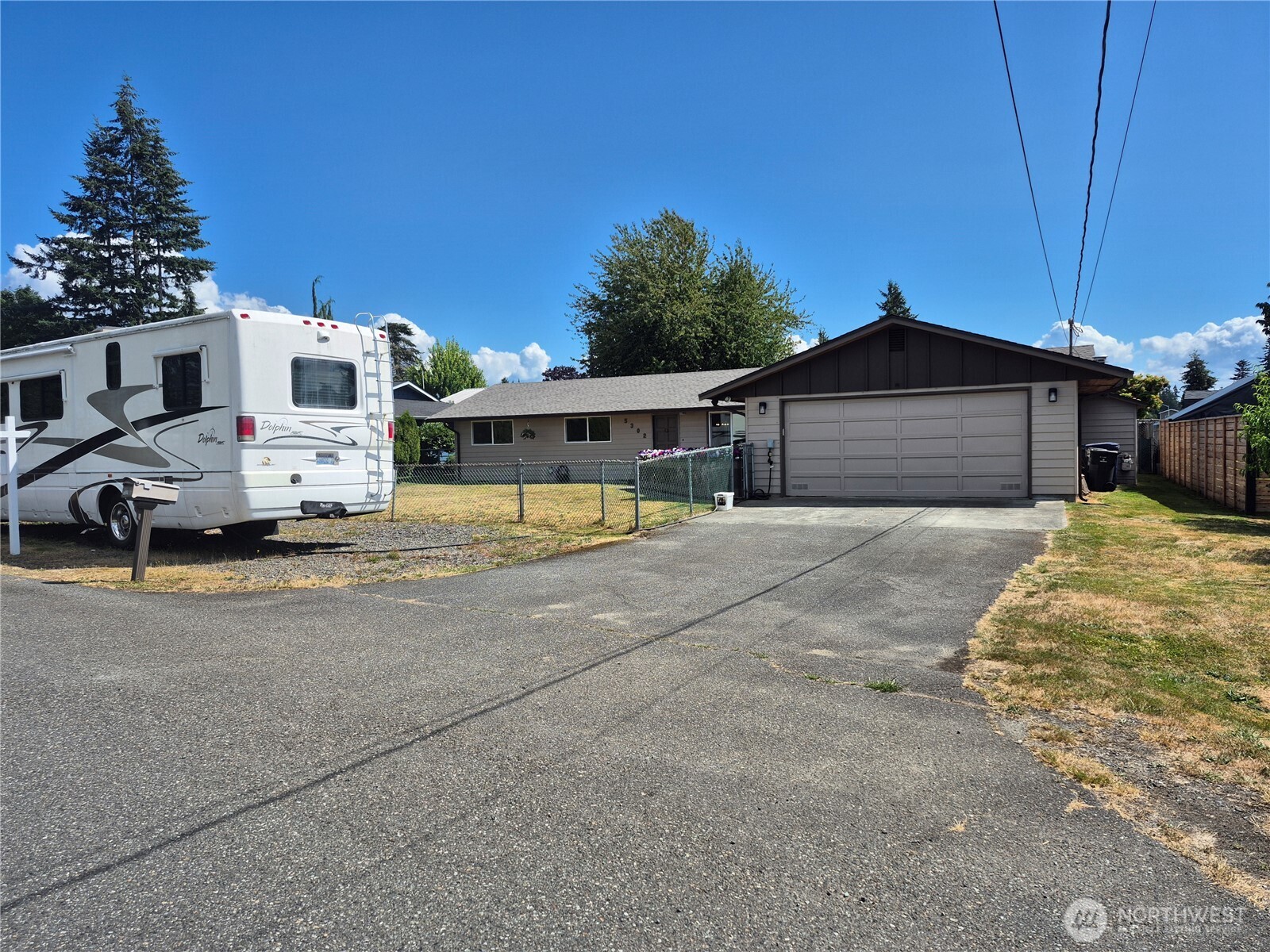 5302 93rd Place Property Photo 5
