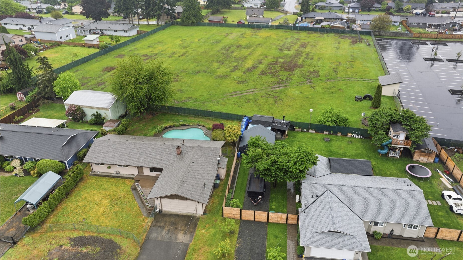 5302 93rd Place Property Photo 32