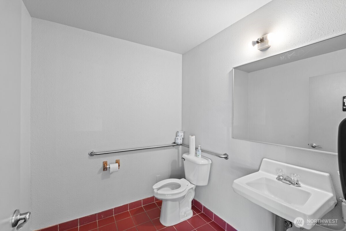 17640 1st Avenue 17692 Property Photo 11
