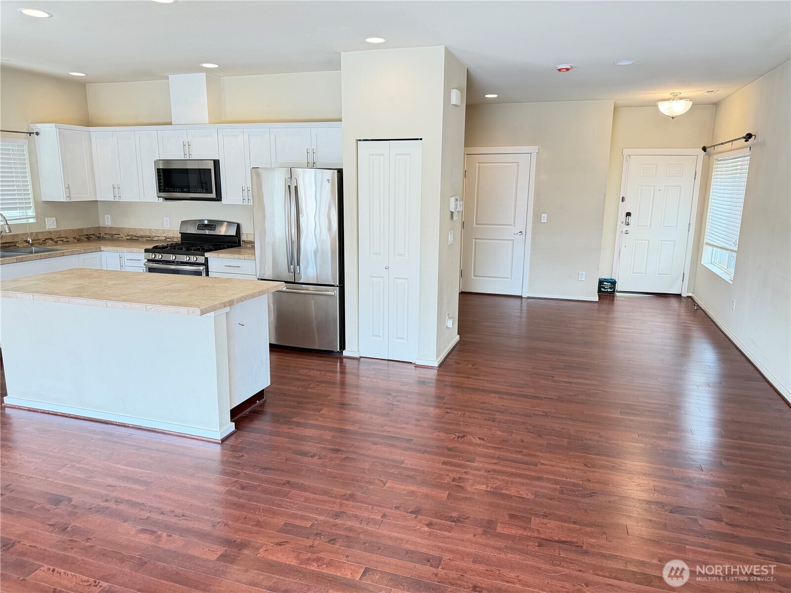 990 42nd Court Property Photo 4