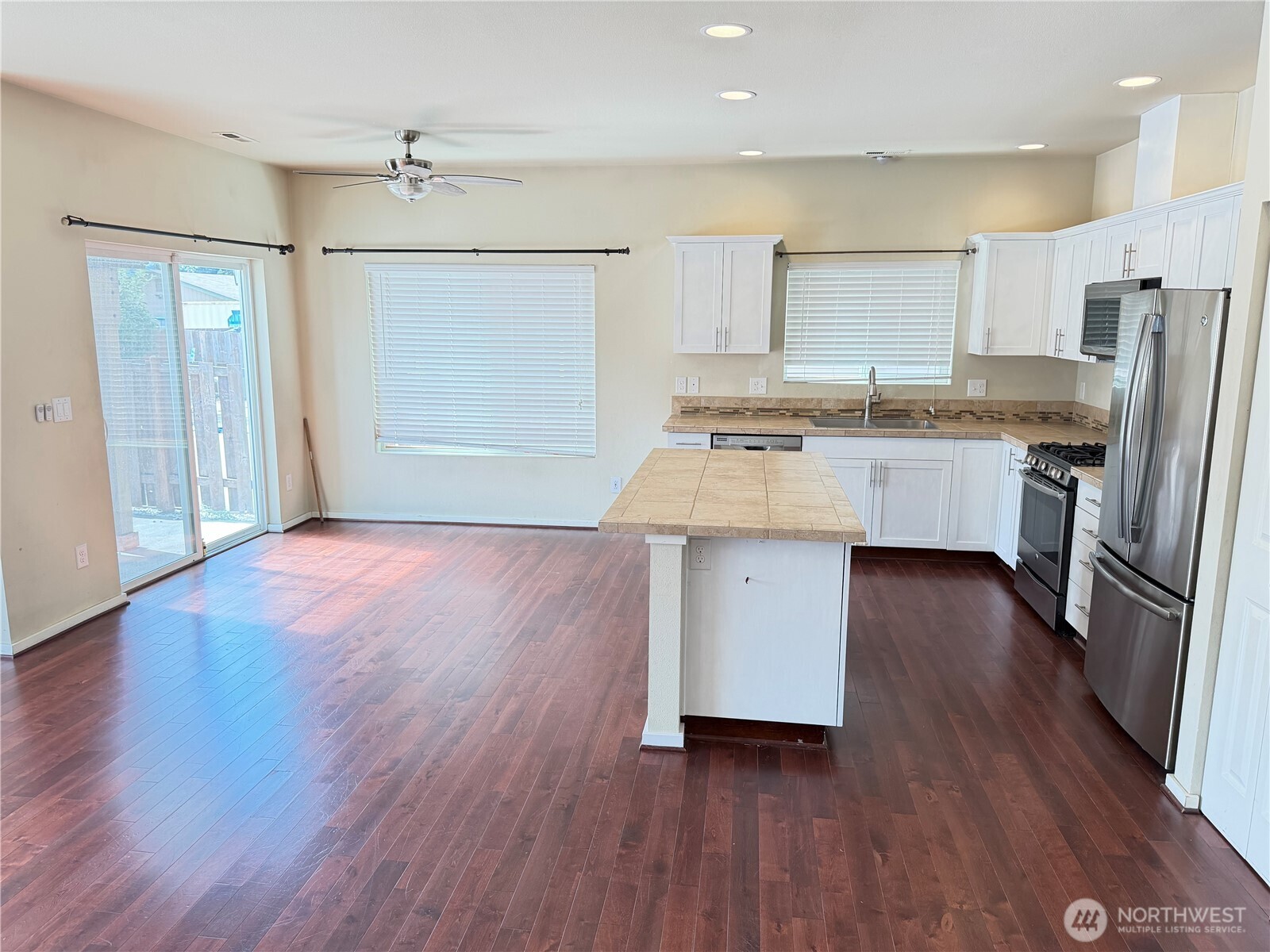 990 42nd Court Property Photo 5