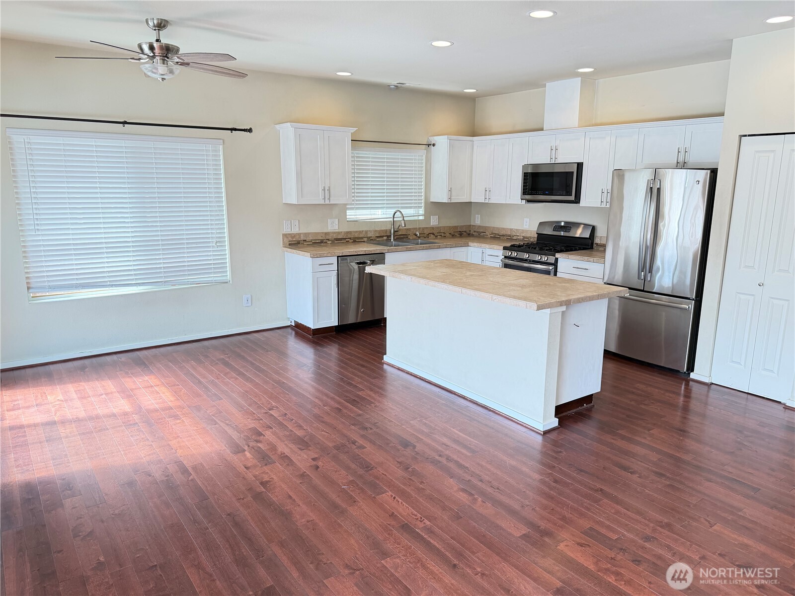 990 42nd Court Property Photo 6