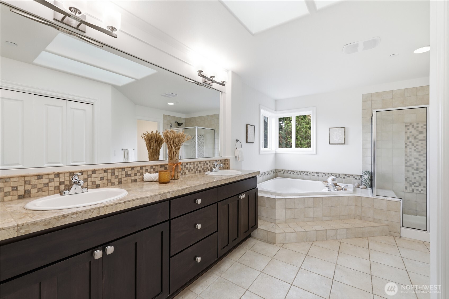 698 Summerhill Ridge Drive Property Photo 17