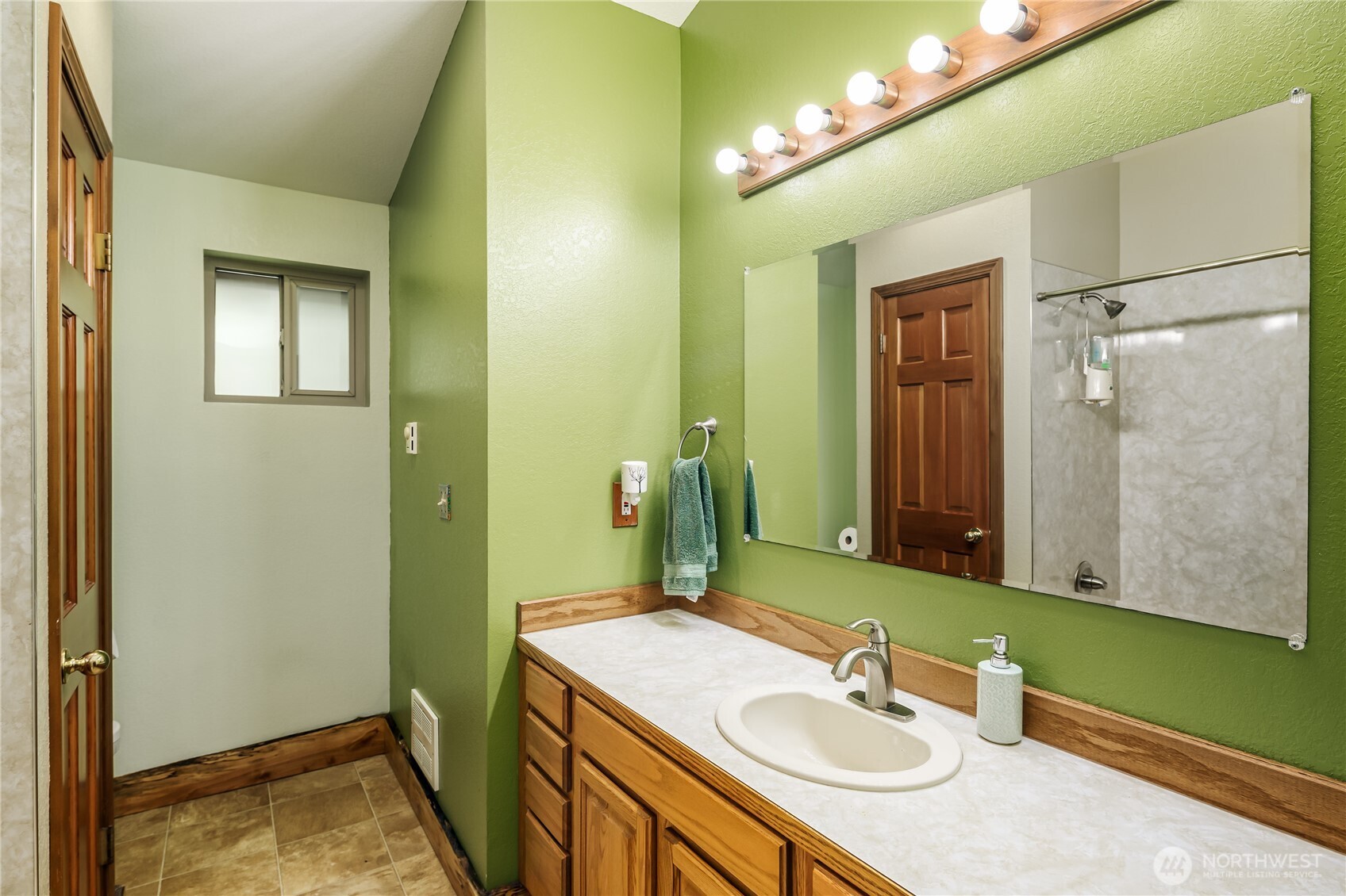 12502 Smokes Road Property Photo 23