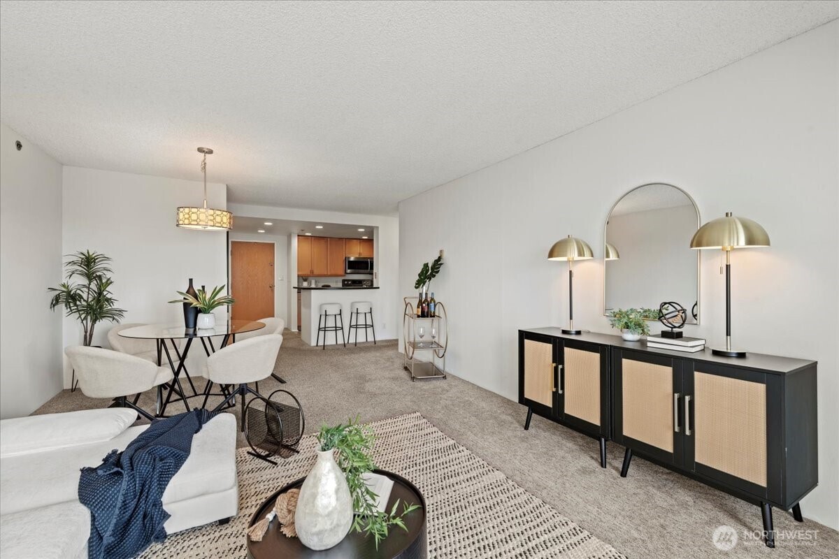 121 Vine Street 1404 Property Photo 16