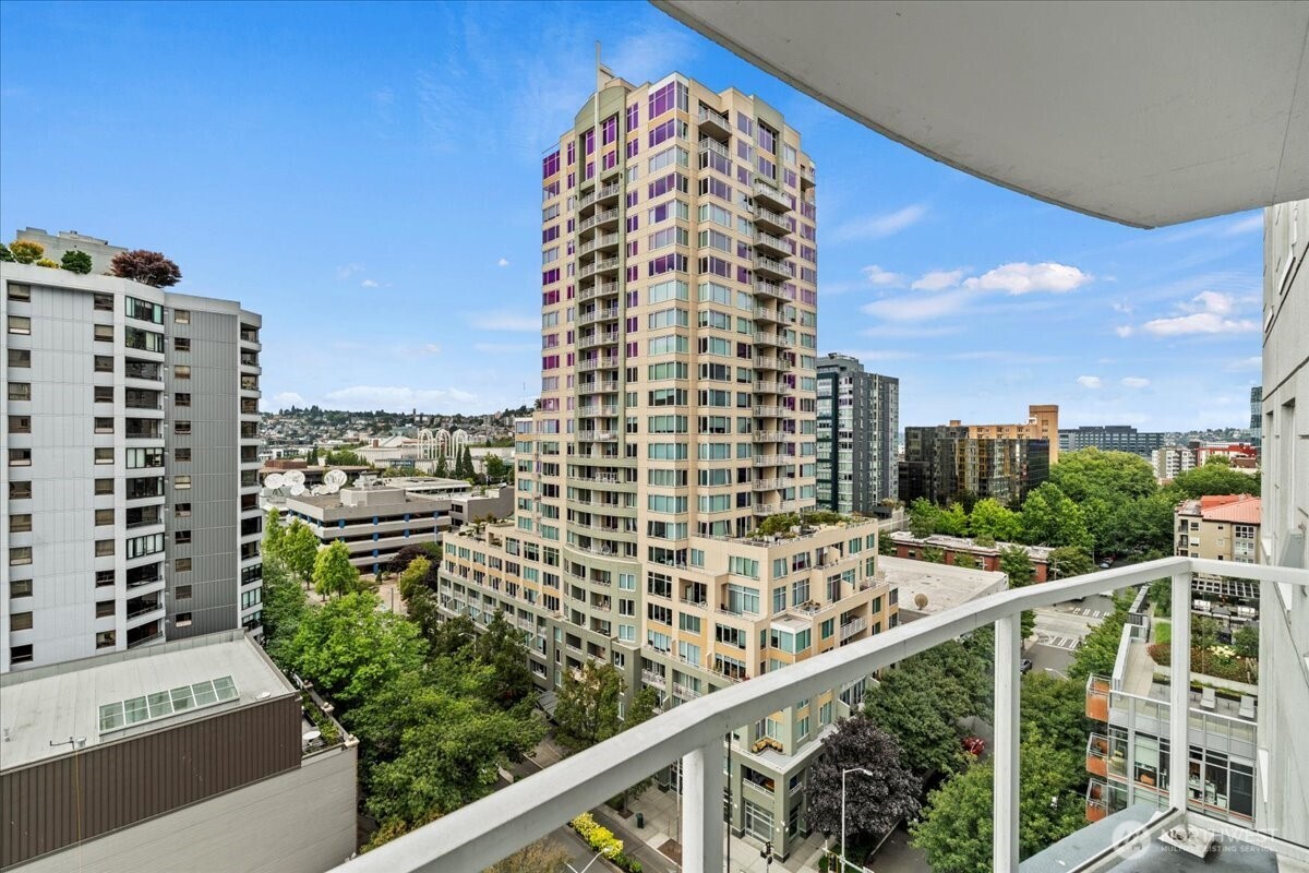 121 Vine Street 1404 Property Photo 19