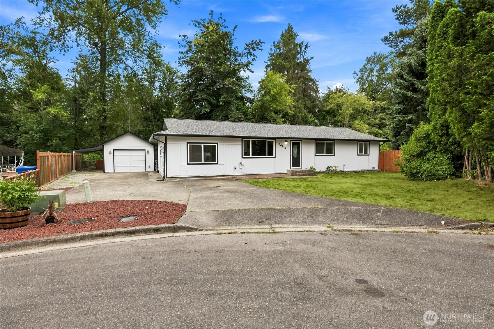 24418 Terrace Place Property Photo 3
