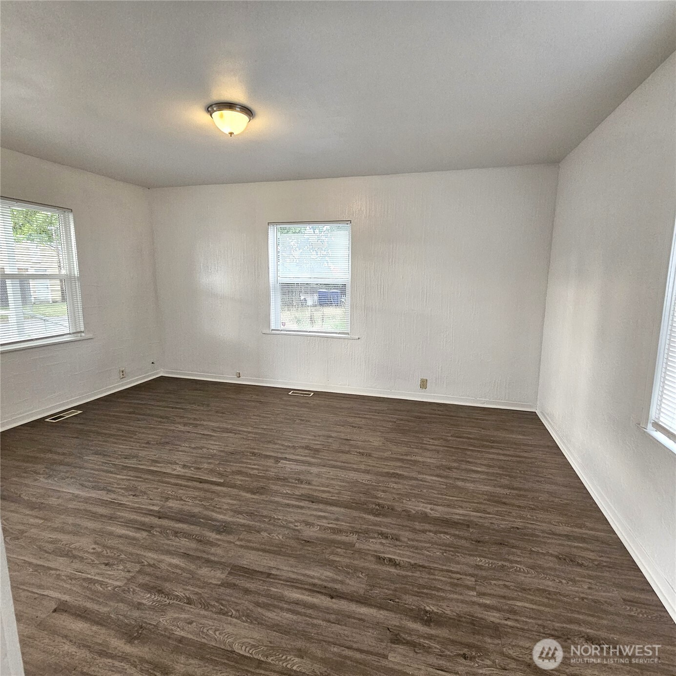506 S 6th Avenue Property Photo 5