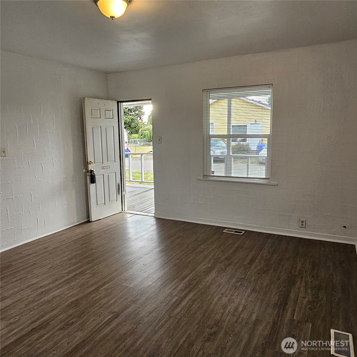 506 S 6th Avenue Property Photo 6