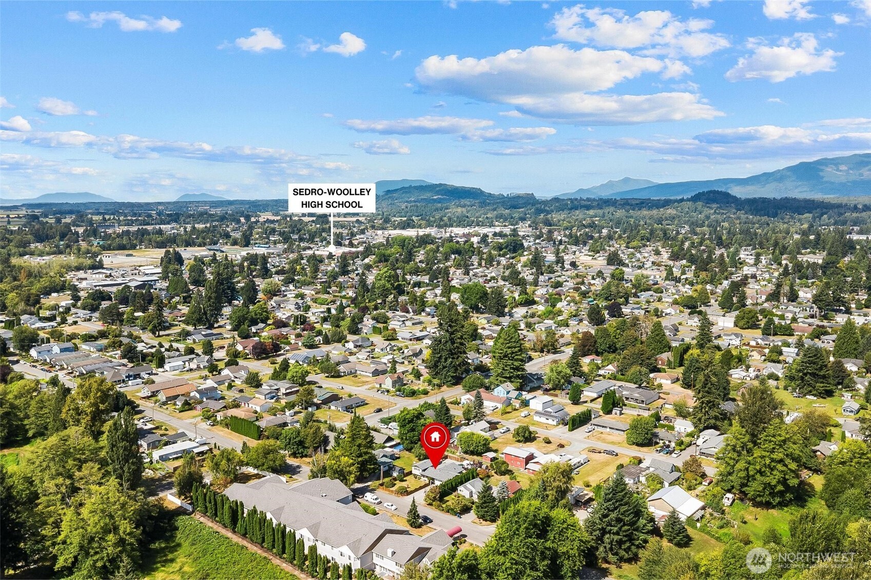 910 Dunlop Street Property Photo 4