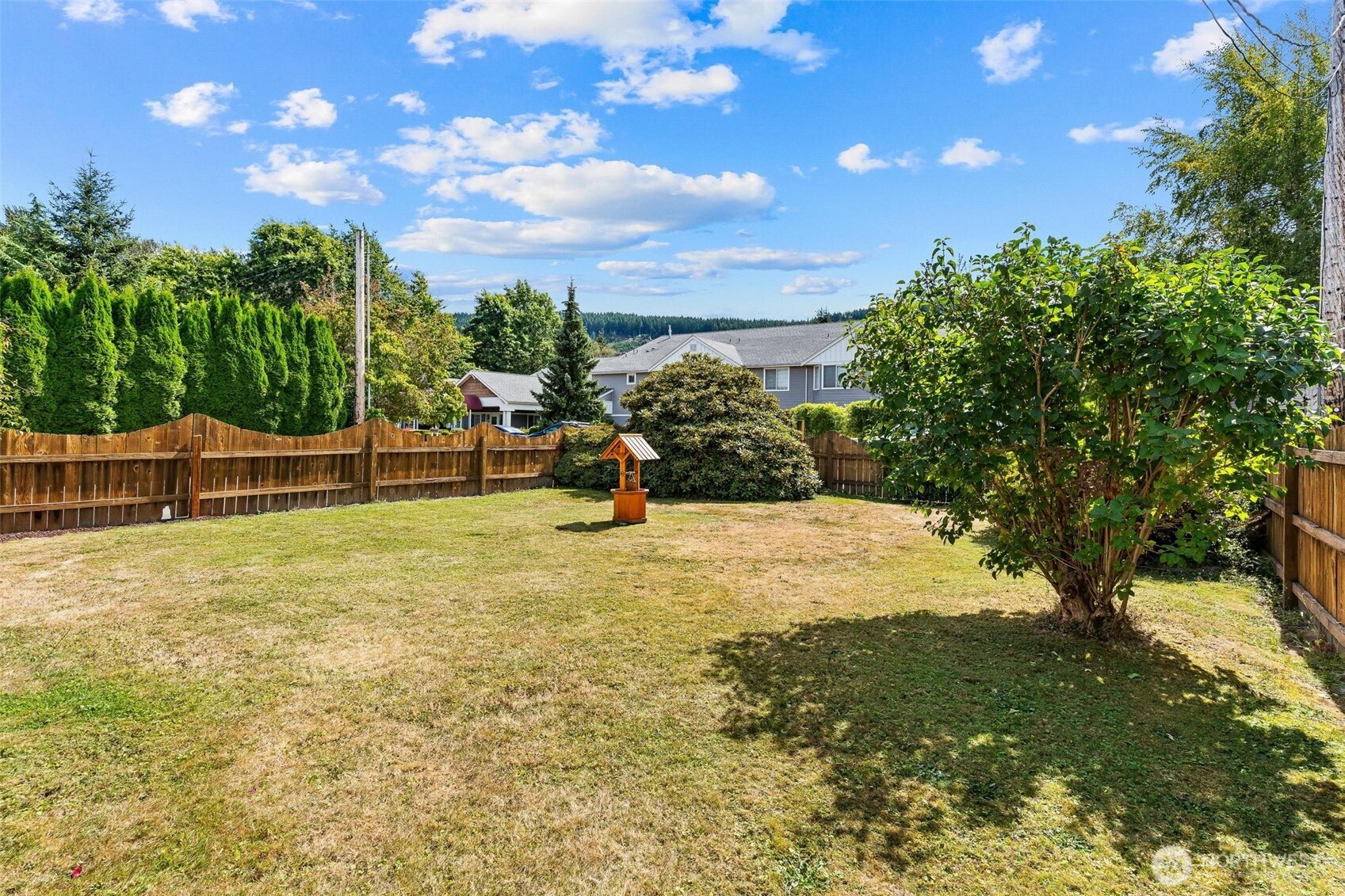 910 Dunlop Street Property Photo 10