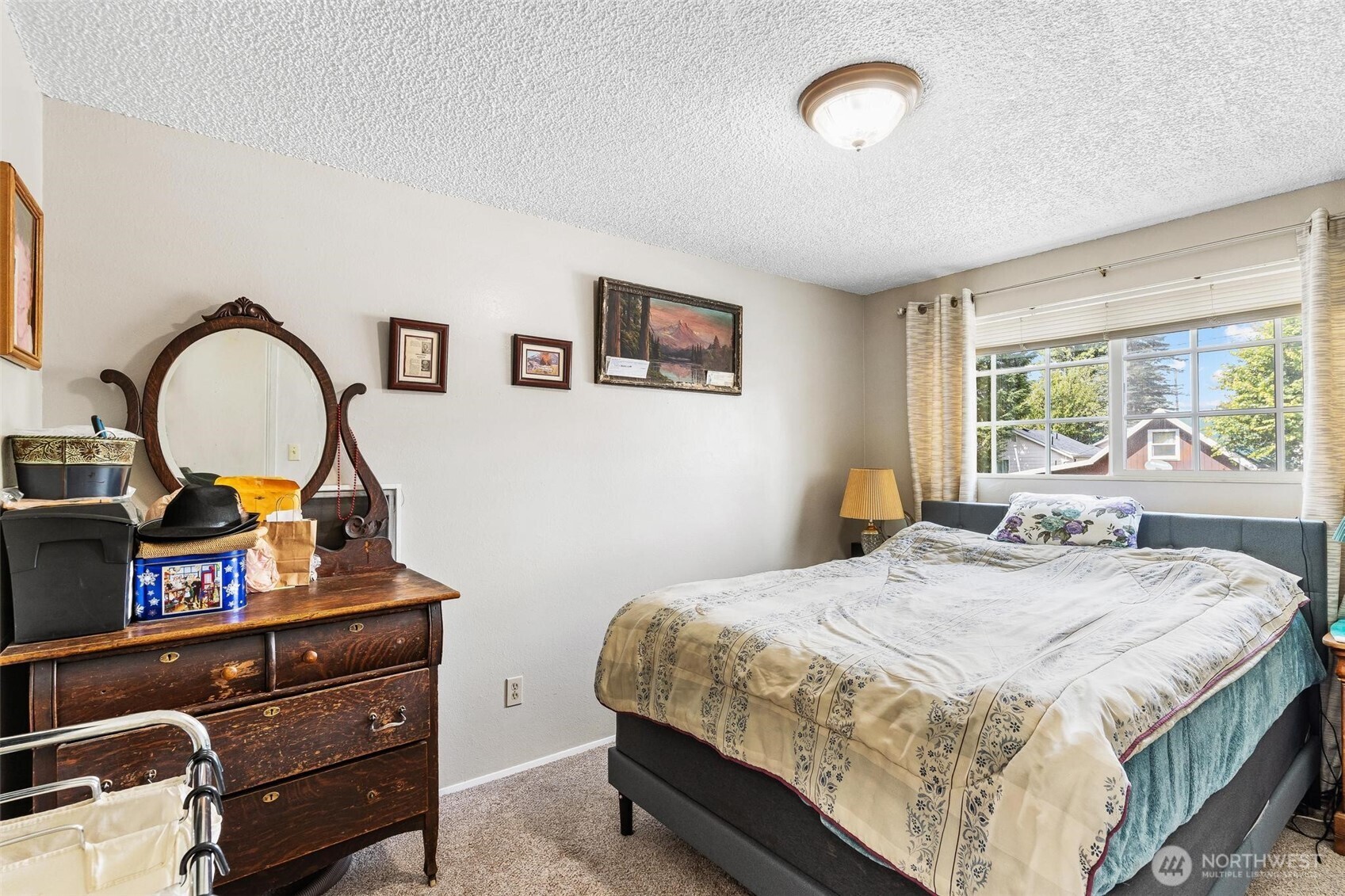 910 Dunlop Street Property Photo 27