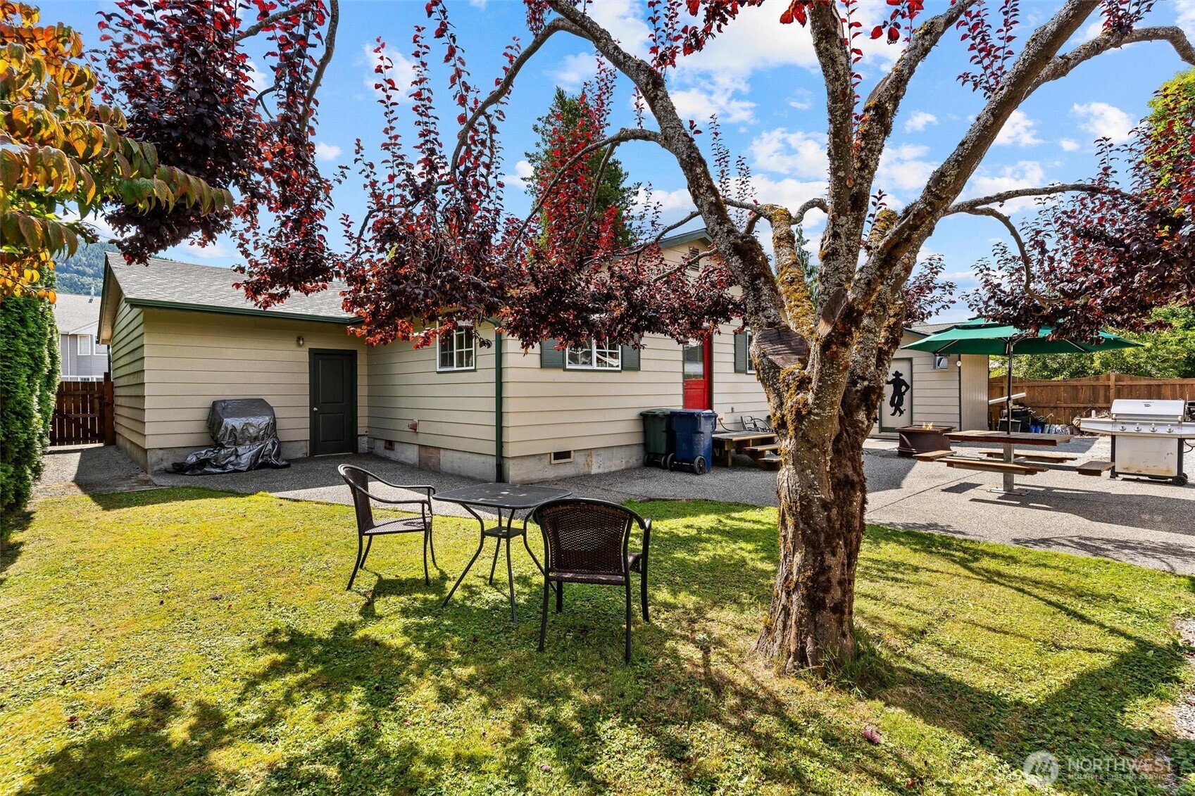 910 Dunlop Street Property Photo 33