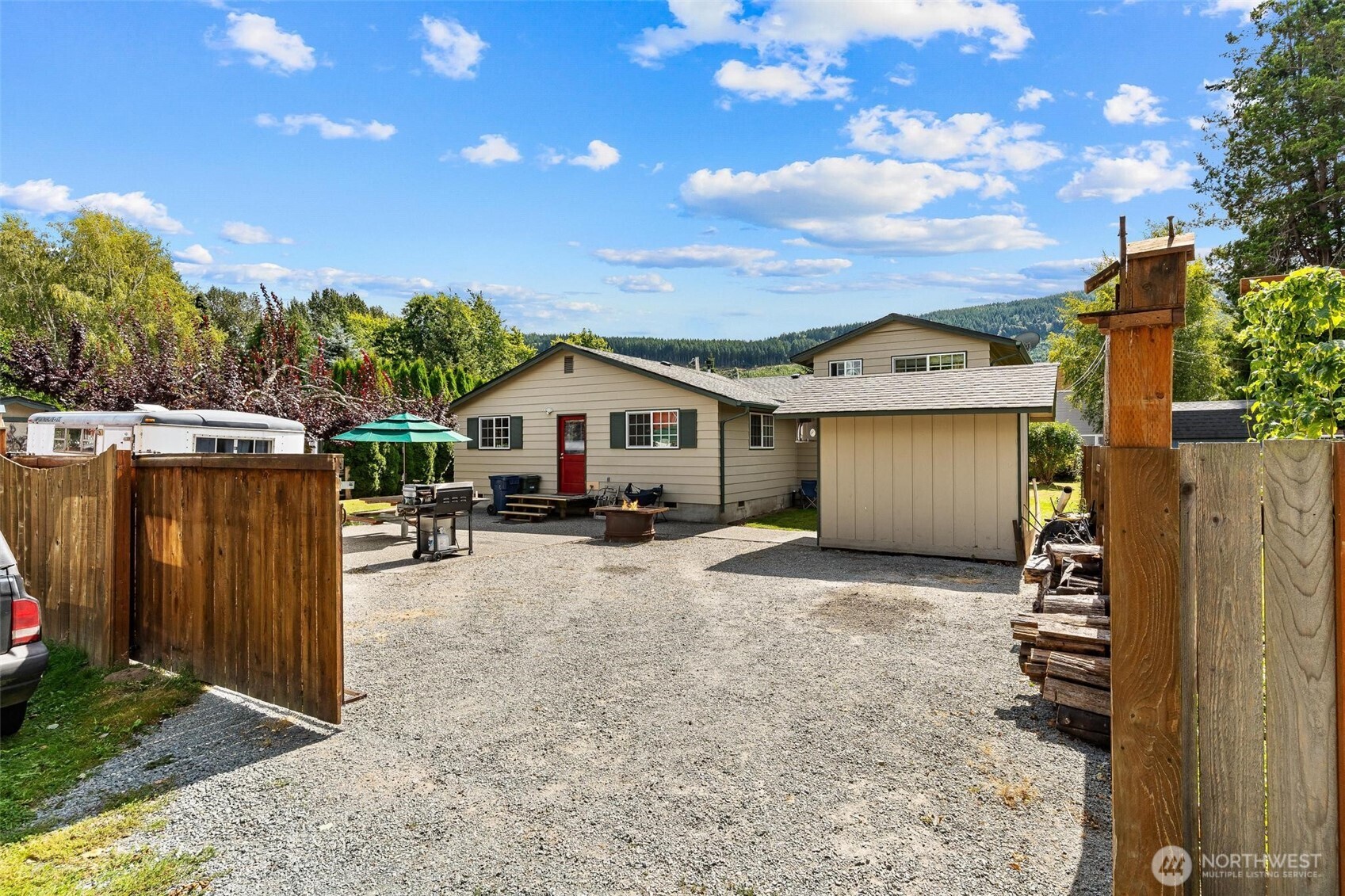 910 Dunlop Street Property Photo 38