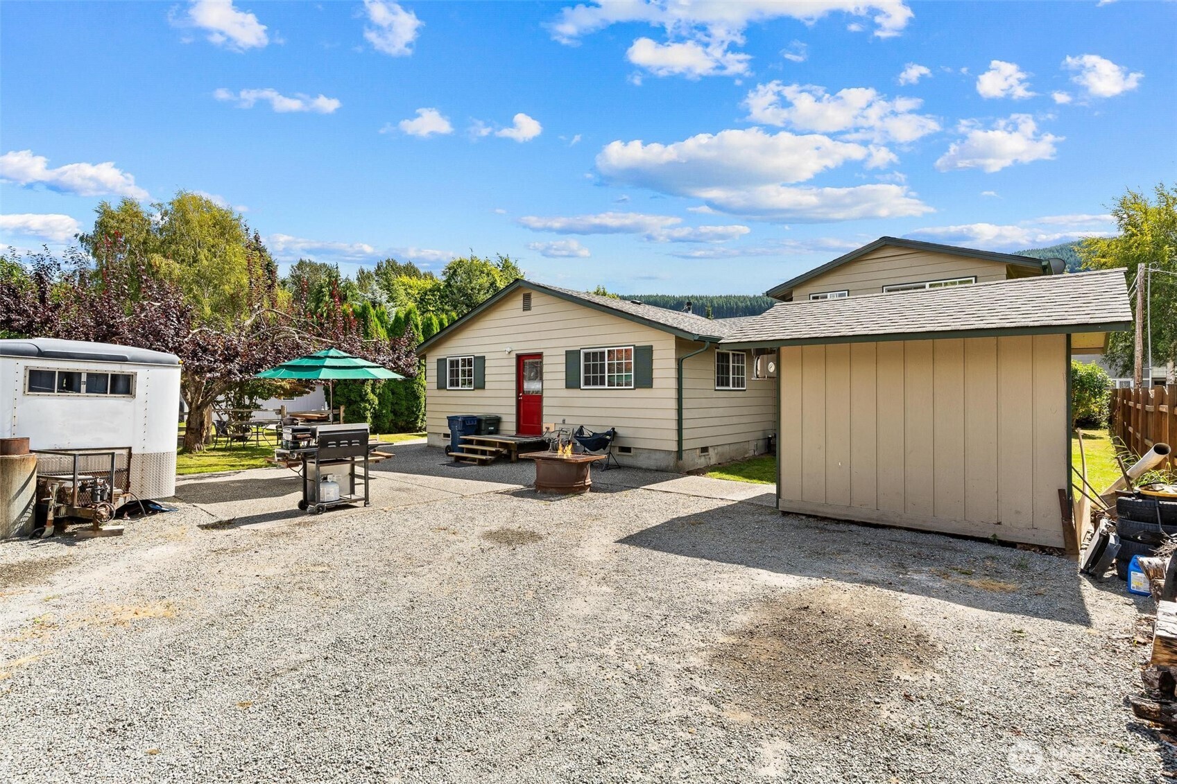 910 Dunlop Street Property Photo 39
