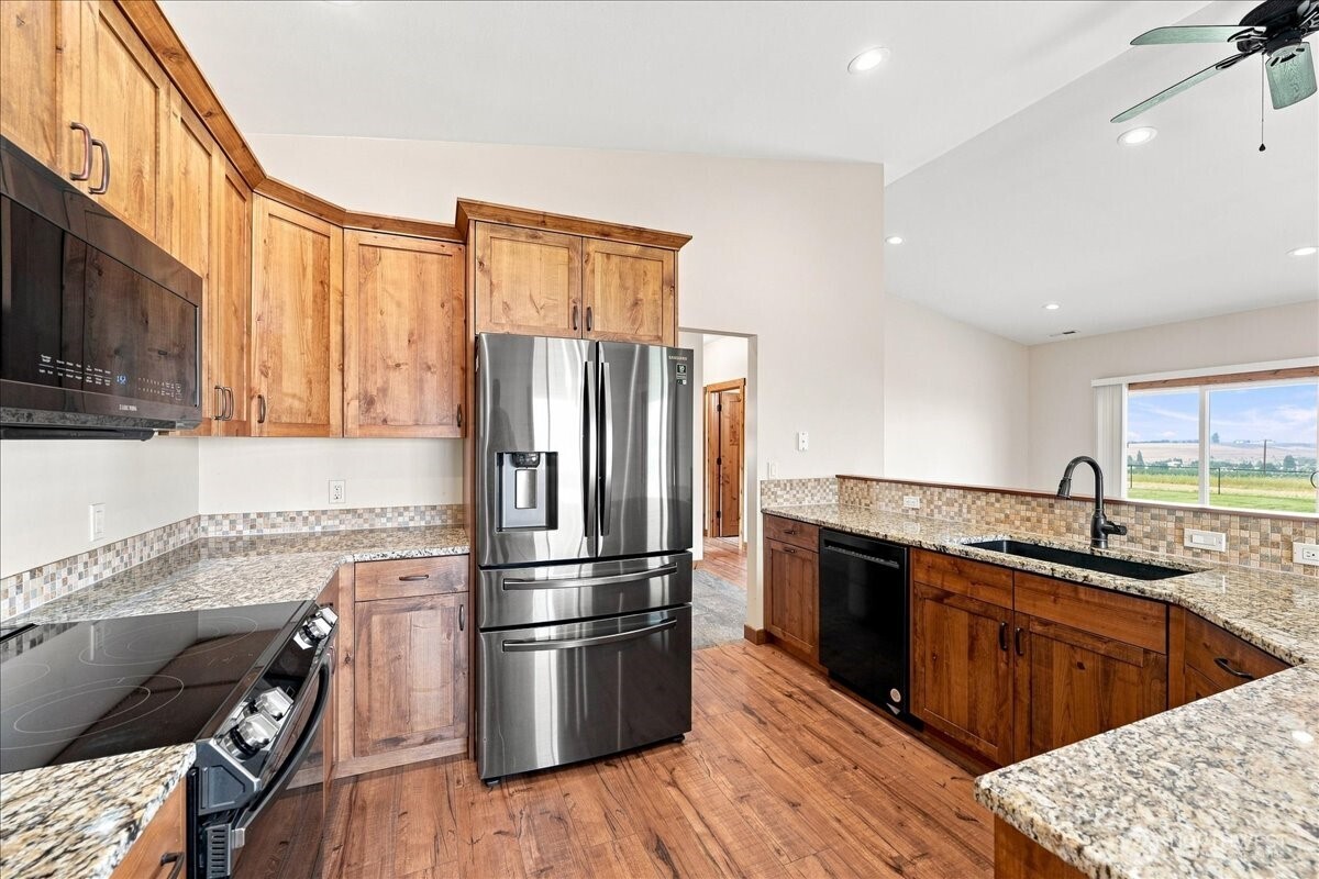 1080 Washington Street Property Photo 11
