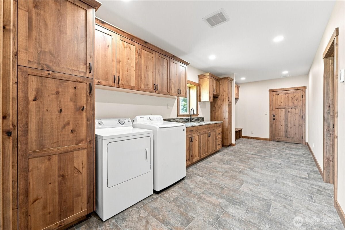 1080 Washington Street Property Photo 14