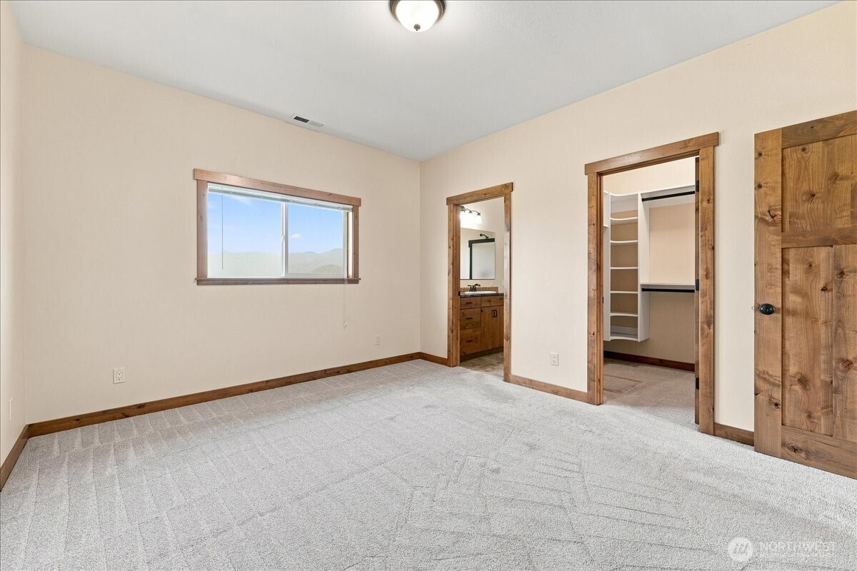 1080 Washington Street Property Photo 22