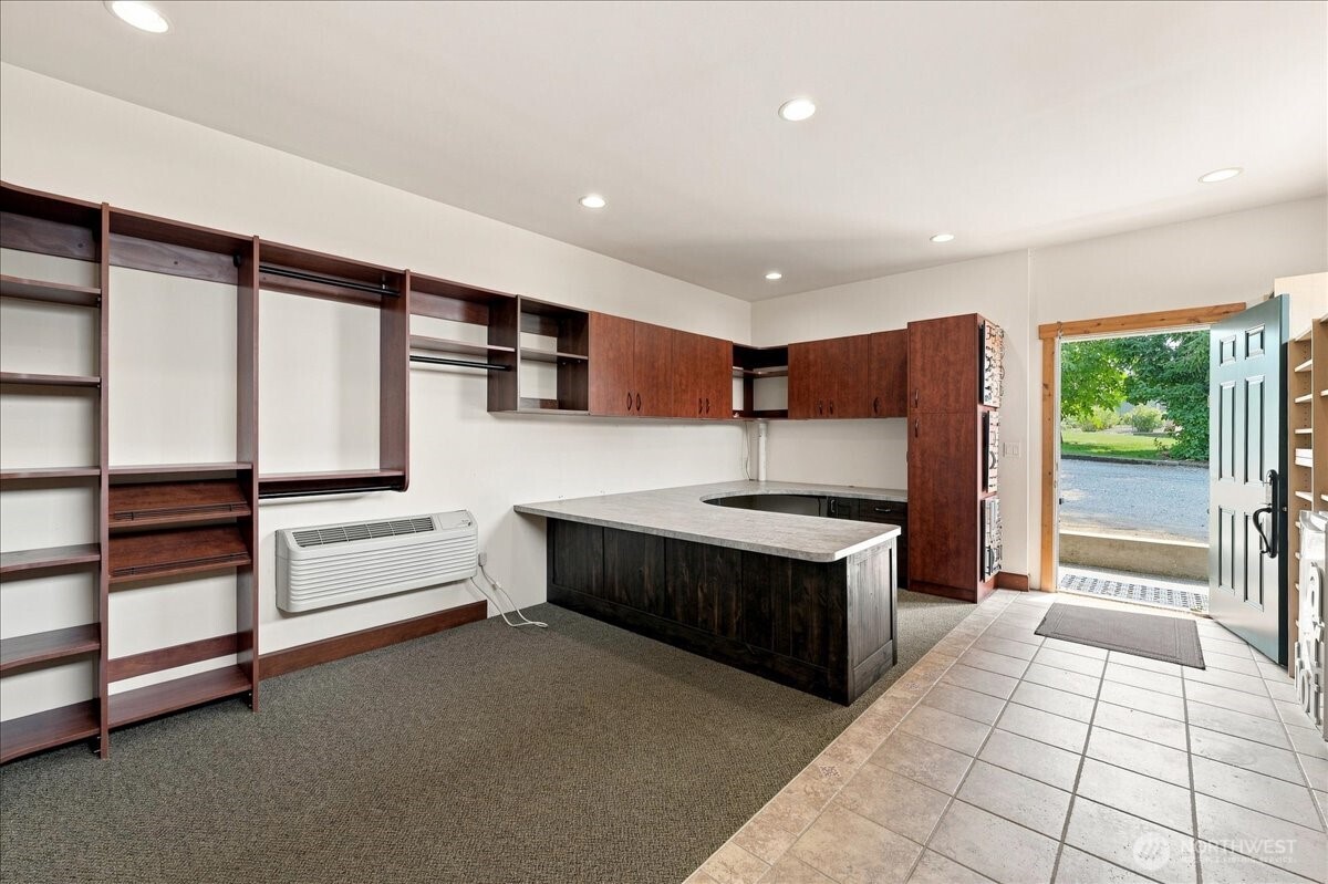 1080 Washington Street Property Photo 24