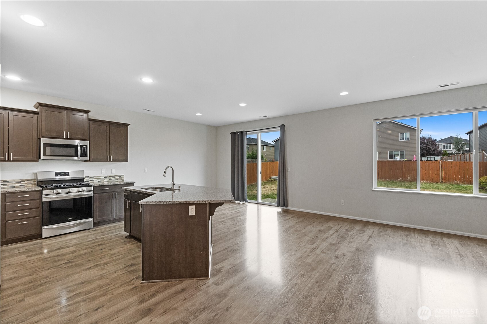 10311 Suncrest Boulevard Property Photo 4