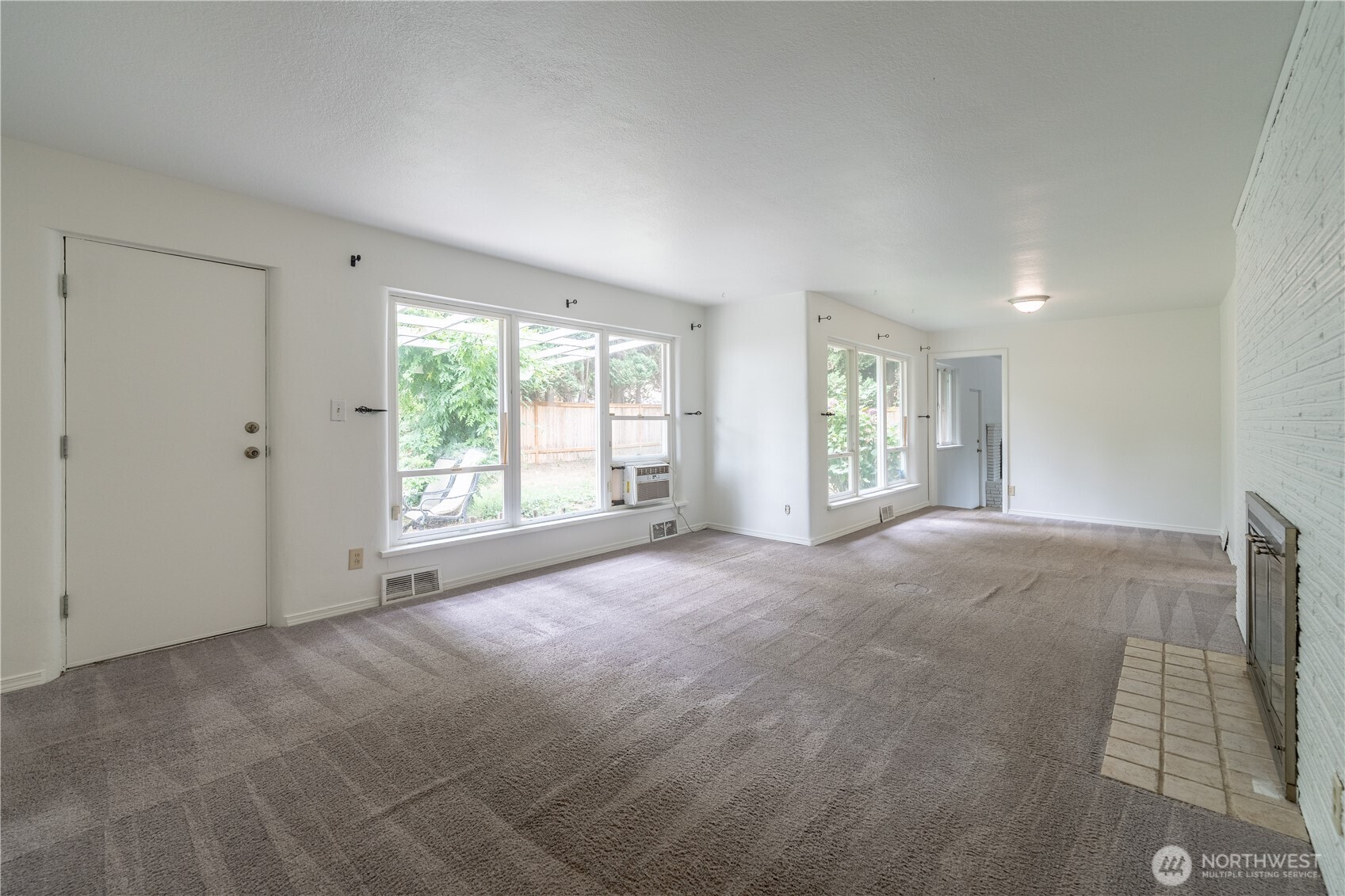 648 Smith Street Property Photo 8