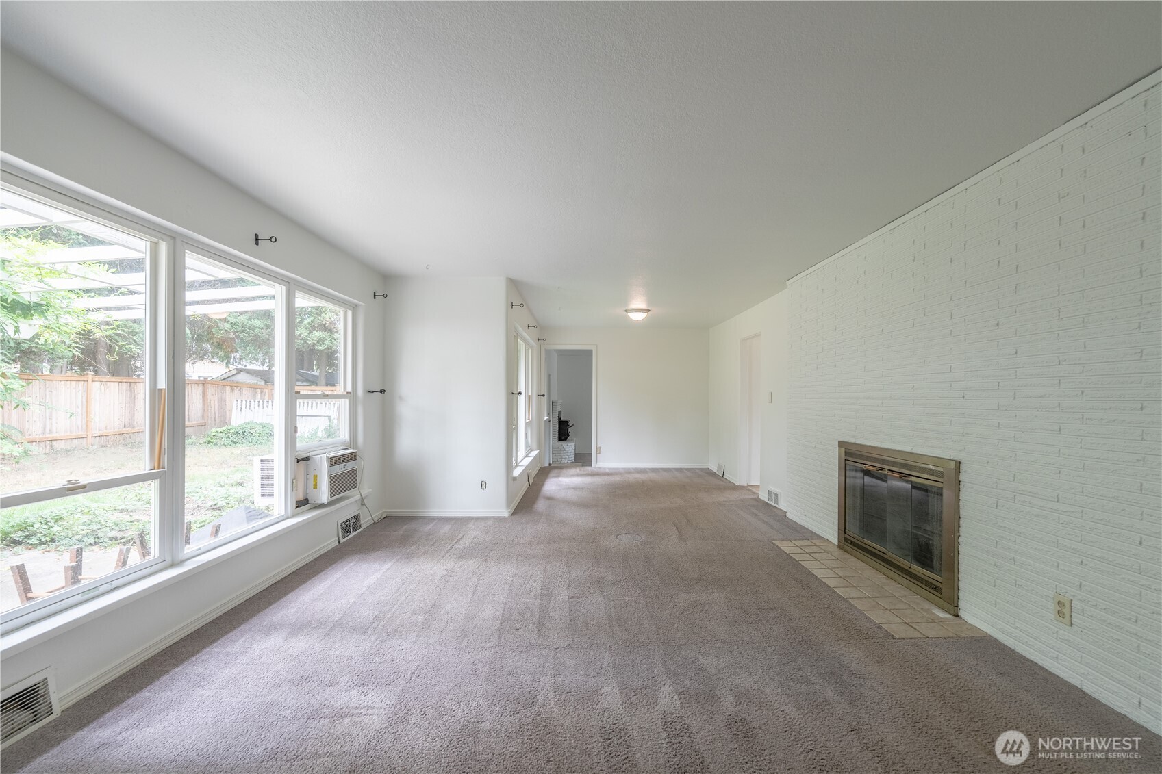 648 Smith Street Property Photo 9