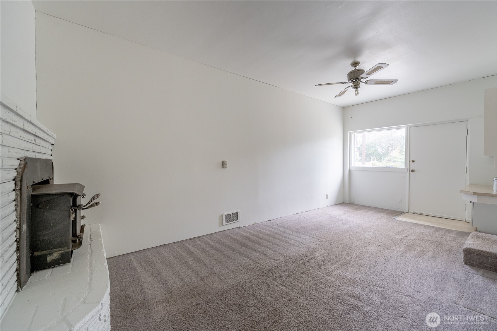 648 Smith Street Property Photo 14