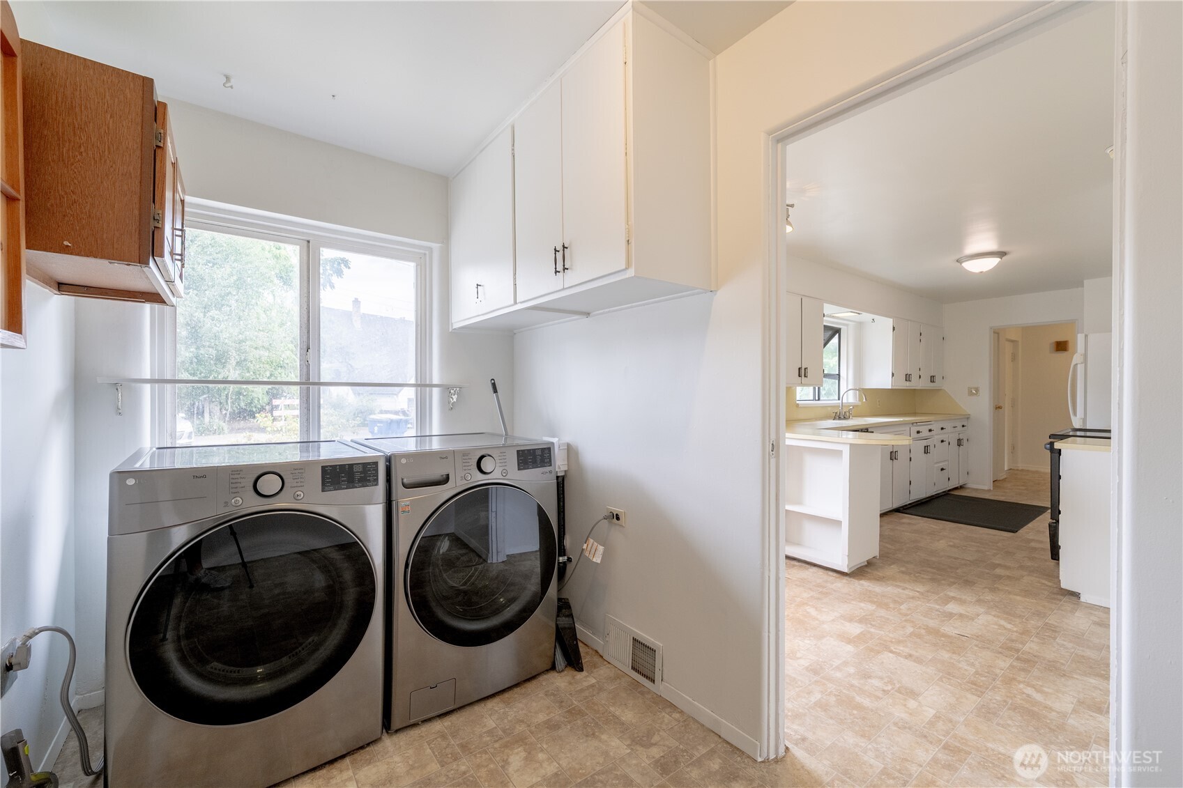 648 Smith Street Property Photo 17