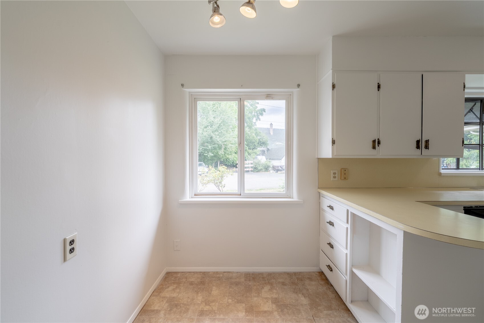 648 Smith Street Property Photo 21