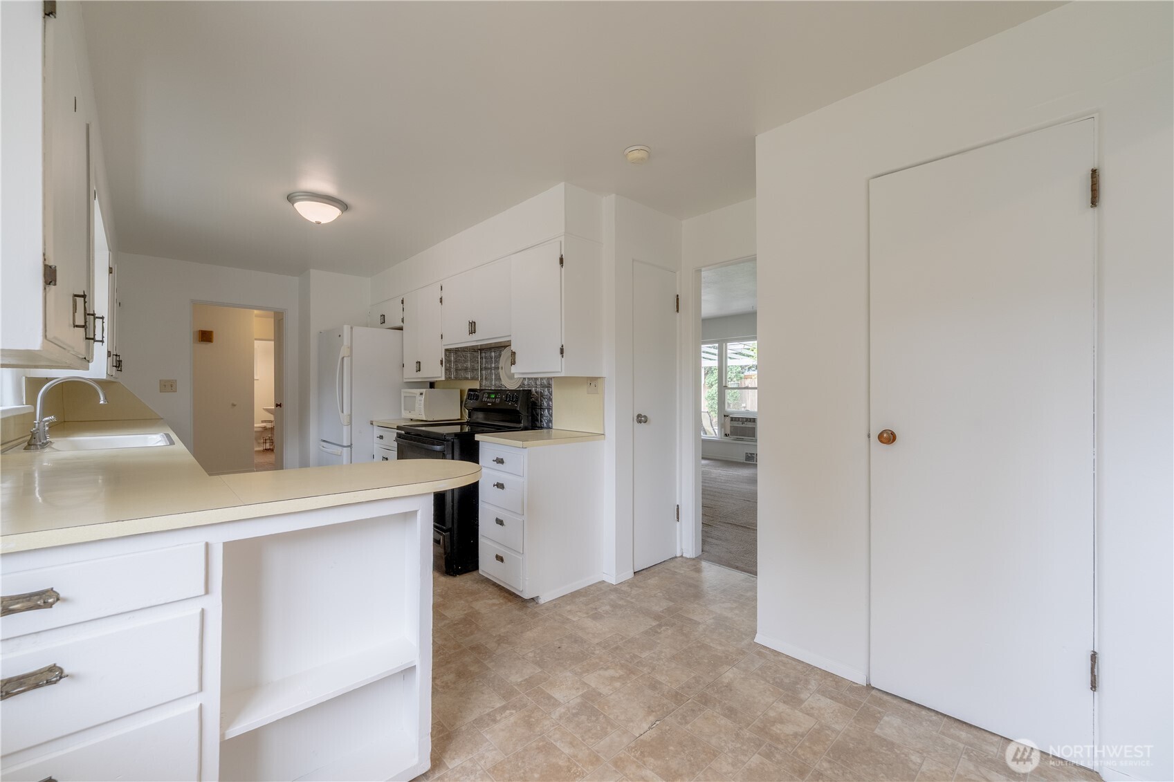 648 Smith Street Property Photo 22