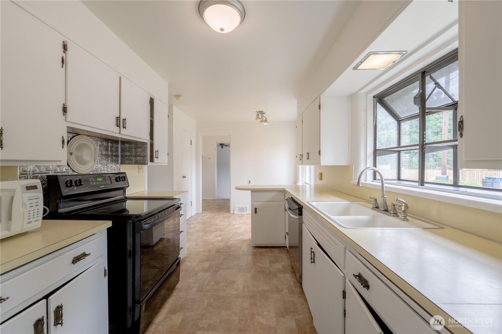 648 Smith Street Property Photo 25
