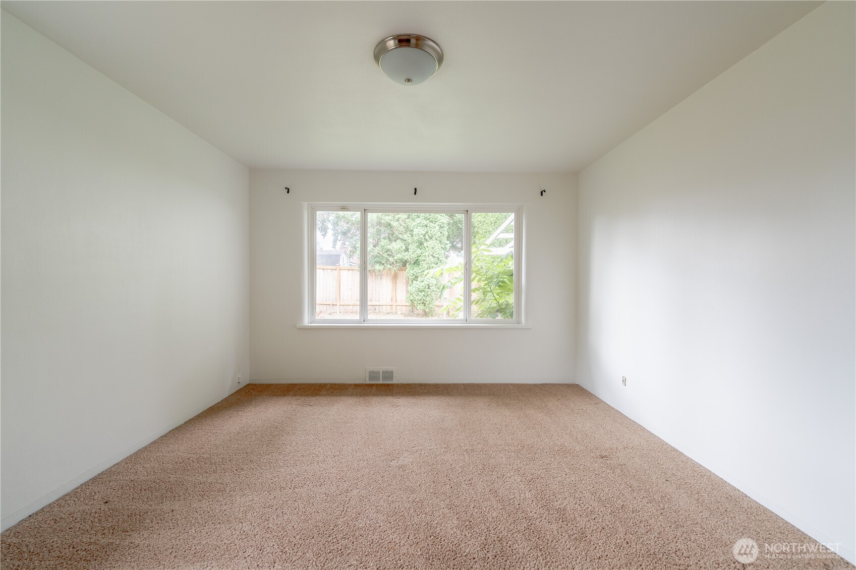 648 Smith Street Property Photo 27