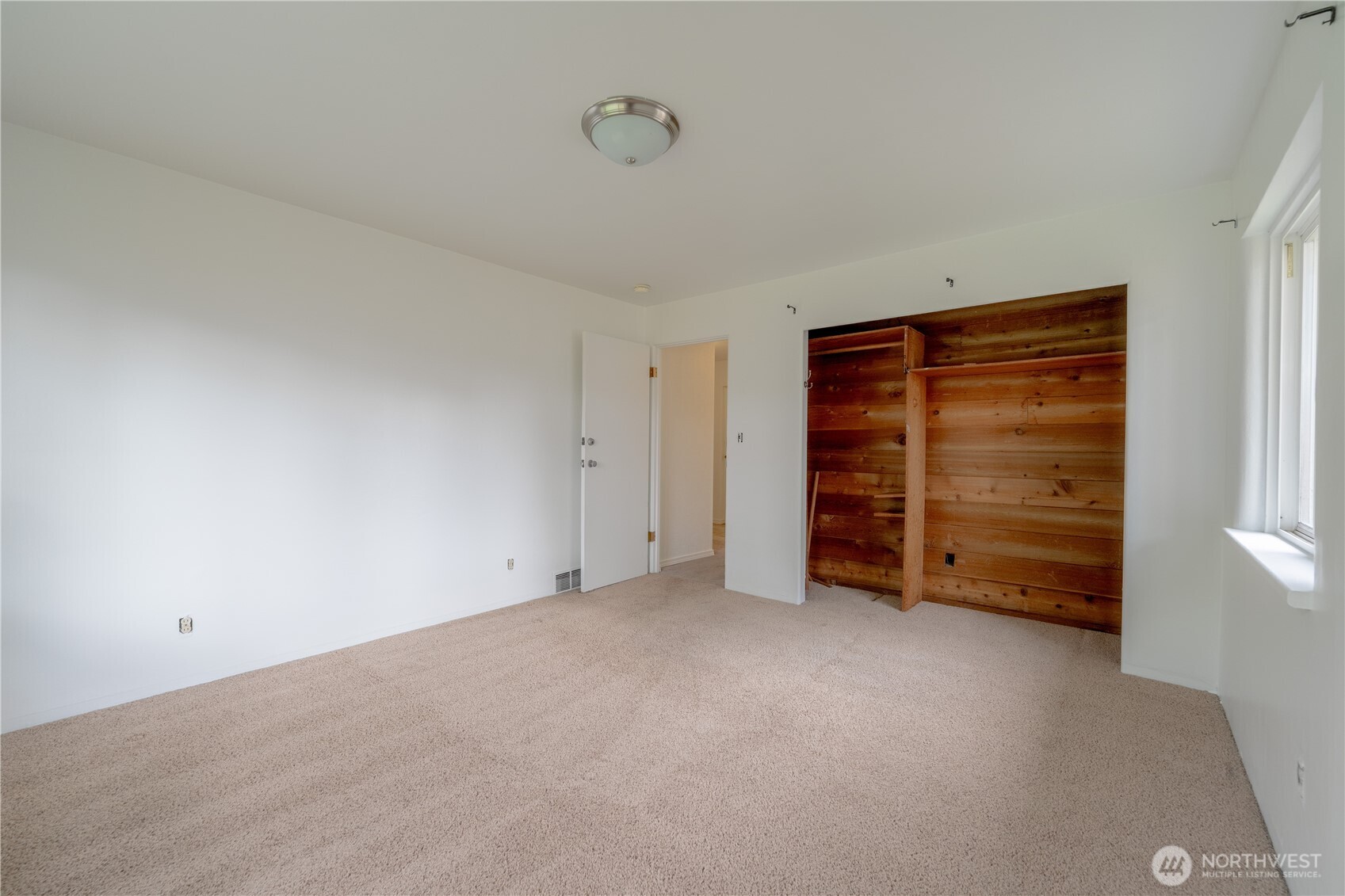 648 Smith Street Property Photo 28