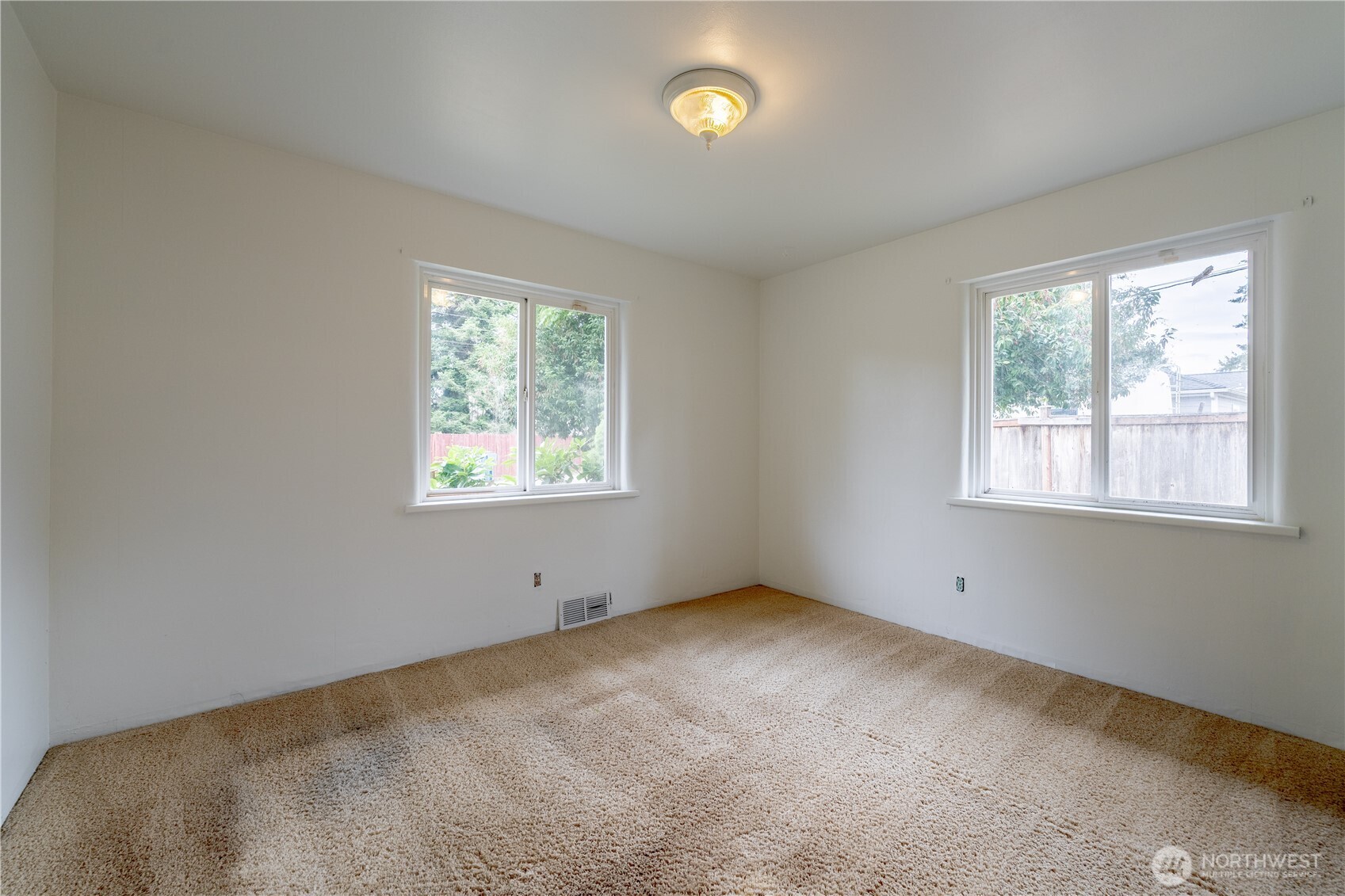 648 Smith Street Property Photo 31